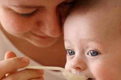 No hay que obligar a comer a los niños, aconseja una experta
