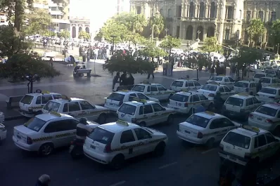 Se levantó el paro de taxistas en el microcentro