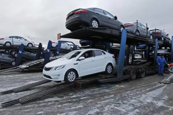 El blue y la inflación motorizan la venta de autos importados en Tucumán