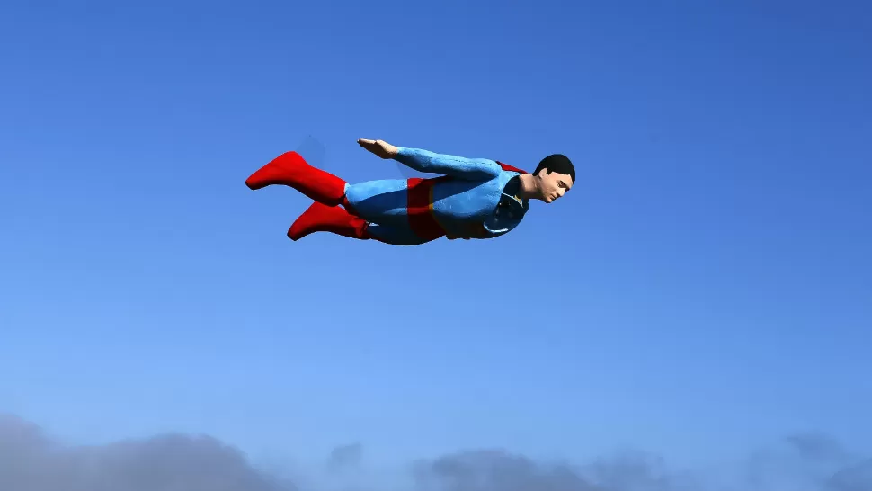 ES UN PAJARO... Es Superman, que vuela por el cielo californiano. REUTERS