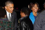 Obama llegó a Sudáfrica, pero no se sabe si podrá visitar a Mandela