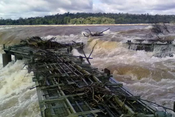 Cataratas del Iguazú: se rompió parte de la pasarela de la Garganta del Diablo