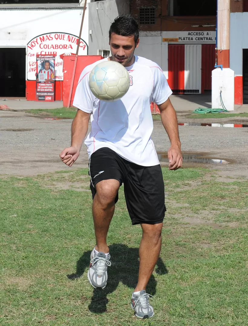 FELIZ. Silba, que hace jueguitos, se convirtió en el primer jugador en renovar su contrato con el equipo de La Ciudadela. 