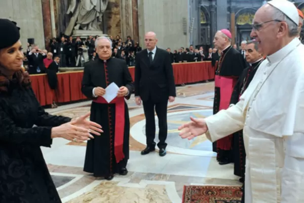 El peculiar saludo de la presidenta al Papa