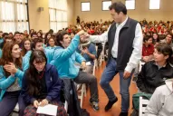 En silencio, Massa aventaja al kirchnerismo y a la oposición