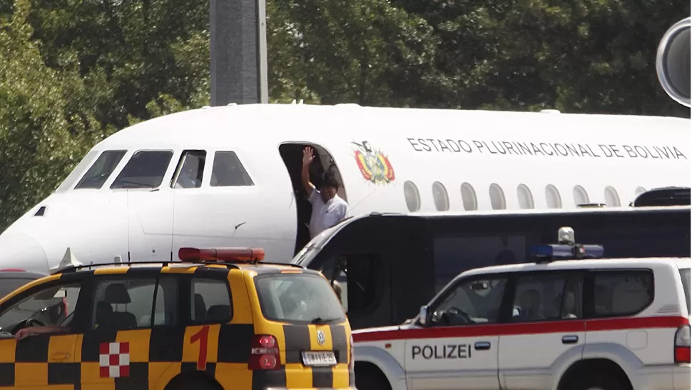 EN CONFLICTO. El avión presidencial boliviano estuvo 12 horas detenido en Austria. REUTERS