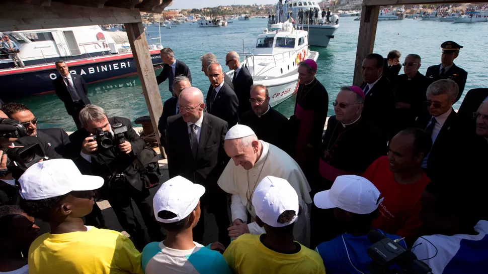 ENCUENTRO. El Papa se reunió con un grupo de inmigrantes africanos. REUTERS
