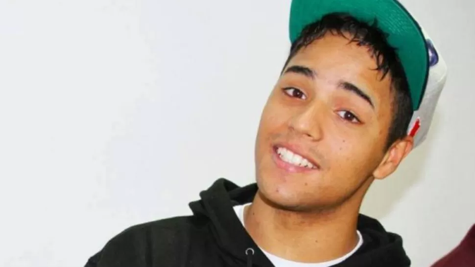 DOLOR. El joven de 20 años fue asesinado mientras cantaba. IMAGEN TOMADA DE ABC.ES