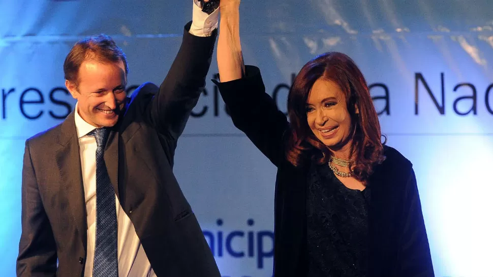 JUNTOS. Cristinaelogió al primer candidato a diputado nacional bonaerense, Martín Insaurralde. TÉLAM