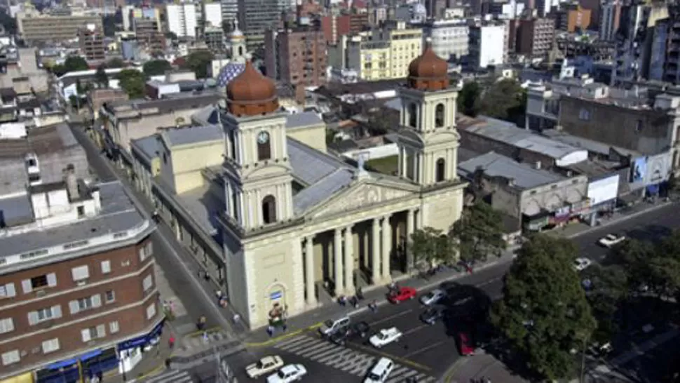 CATEDRAL. Uno de los atractivos del casco histórico tucumano. LA GACETA FOTO DE FRANCO VERA (ARCHIVO)