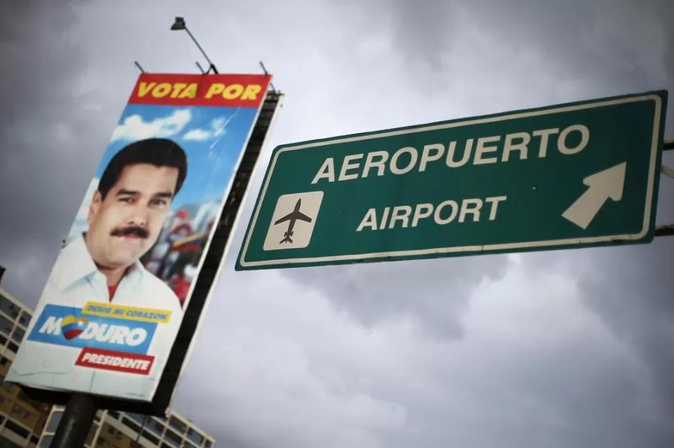 EN ESPERA. Nicolás Maduro le ofreció asilo en Venezuela a Snowden, que sigue en un aeropuerto de Moscú. REUTERS