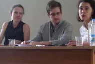 Aconsejan a Snowden que tome un vuelo comercial para salir de Moscú