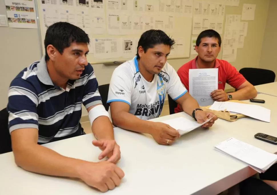 INDIGNADOS. Aredes, Berdía y Flores no recuperaron sus puestos de trabajo. LA GACETA / FOTO DE ENRIQUE GALíNDEZ (ARCHIVO)