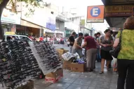 Proliferan los puestos de ropa general