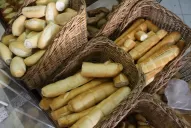 El control oficial no frena la suba del pan