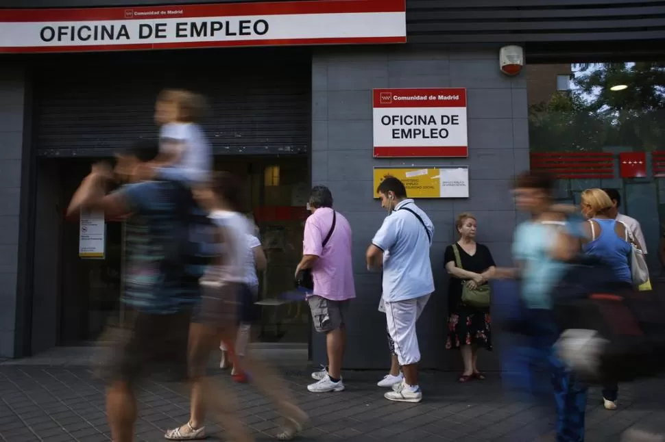 PROBLEMA. El desempleo seguirá alto en Grecia y España, dice la OCDE. REUTERS