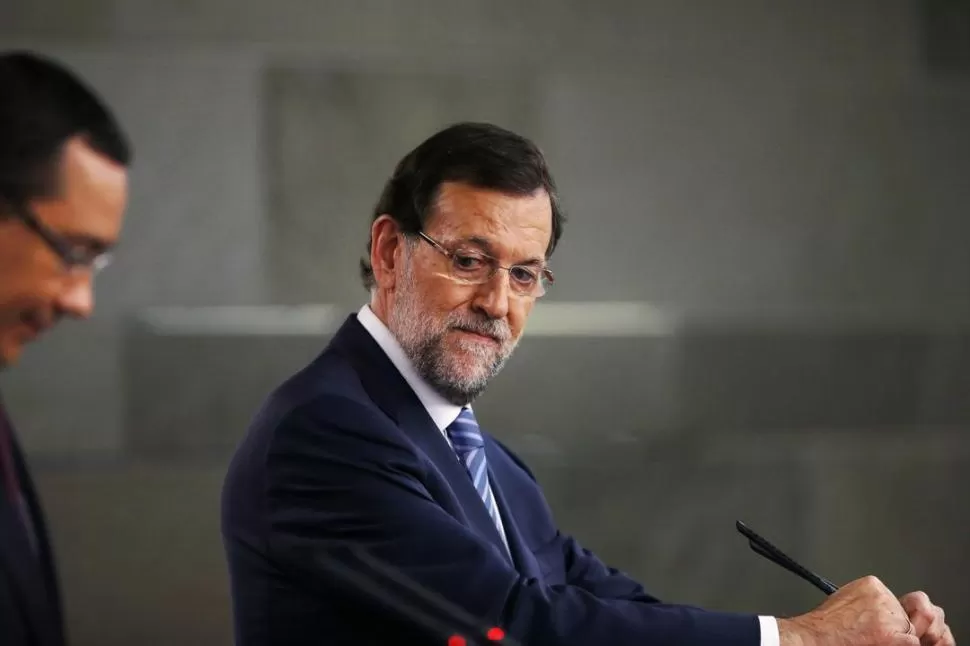 EN BAJA. La popularidad de Rajoy y de su Partido Popular está golpeada por las denuncias de corrupción. REUTERS