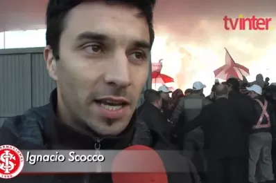 Una multitud esperó a Scocco en Porto Alegre