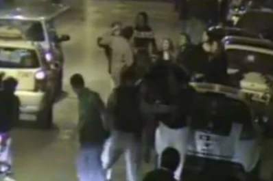 Video: Filman una violenta pelea a la salida de un boliche