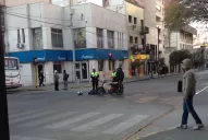 Un motociclista está grave tras chocar contra un ómnibus