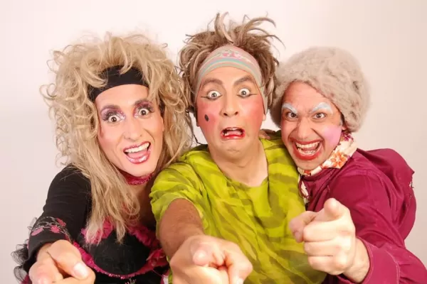 El trío K-Retas hace triplete con sus atrevidos personajes