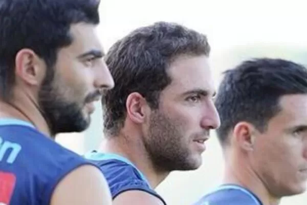 Higuaín entrenó por primera vez en Napoli