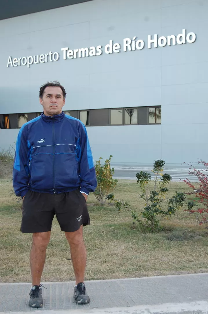 ESTÁ IGUAL. Néstor Hugo Sosa es actualmente el entrenador de Los Dorado, equipo de Termas de Río Hondo, su ciudad natal. GENTILEZA FOTO DE JOSE ANTONIO CABO BARROS