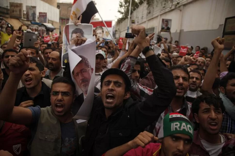 EN LA CALLE. Seguidores del presidente Mursi desoyeron la amenaza policial REUTERS