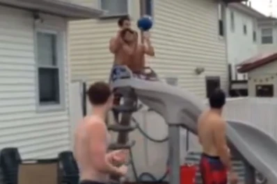 La mejor volcada de pileta de la historia, según Ginóbili