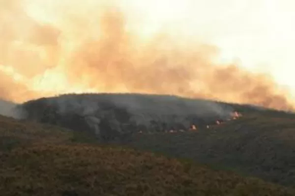 El incendio en el cerro Ambato arrasó con casi 1.600 hectáreas de monte