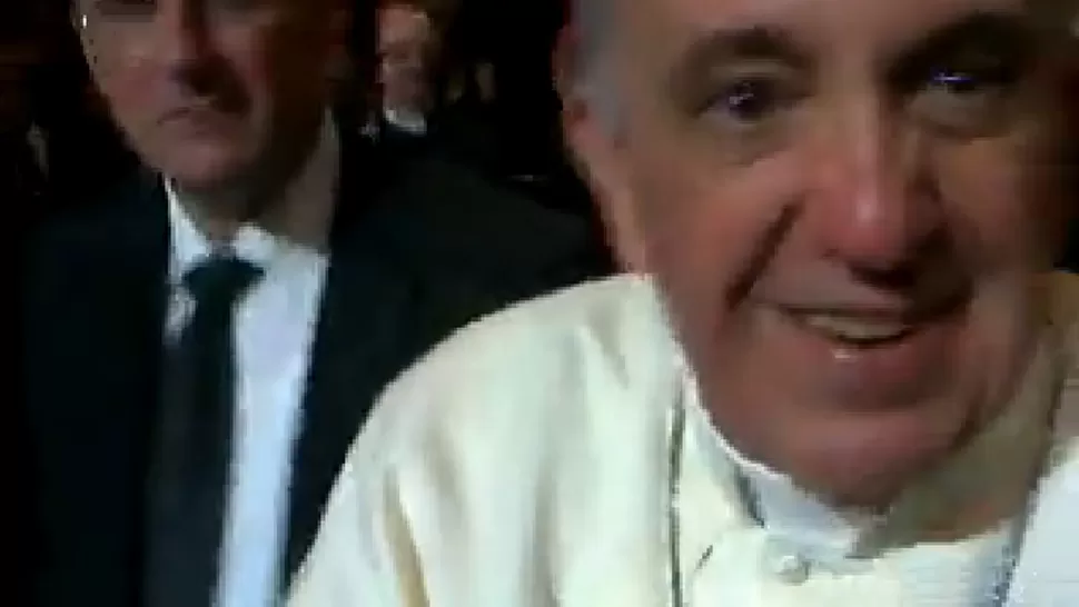 EL MOMENTO. El Santo Padre ya escuchó los llamados y se acerca a los tucumanos. CAPTURA DE VIDEO
