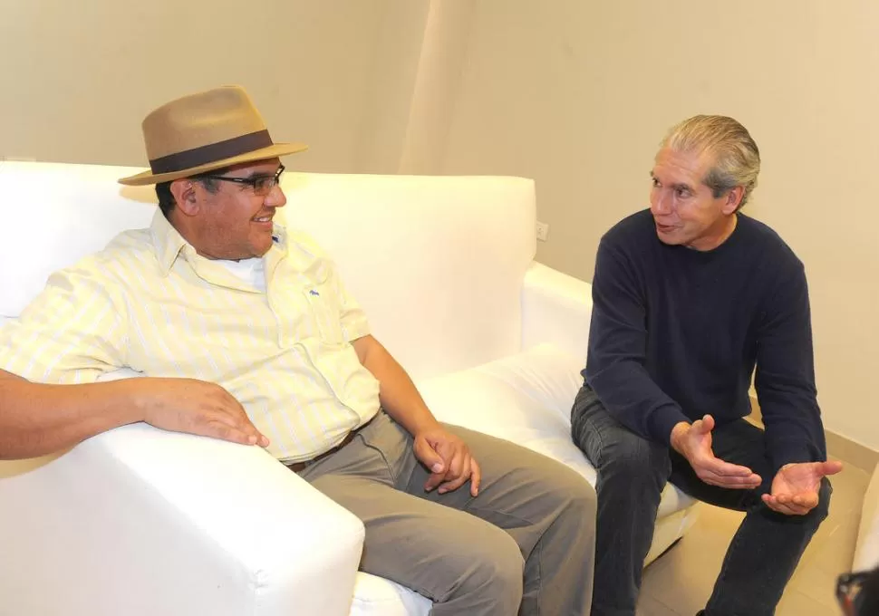 CHARLA. Mario Bonilla (izq.), de Agro Solidaria, y Juan Serra, coordinador del INTI. 