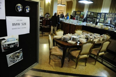 Un BMW del 82 y relojes únicos en la venta de FAI