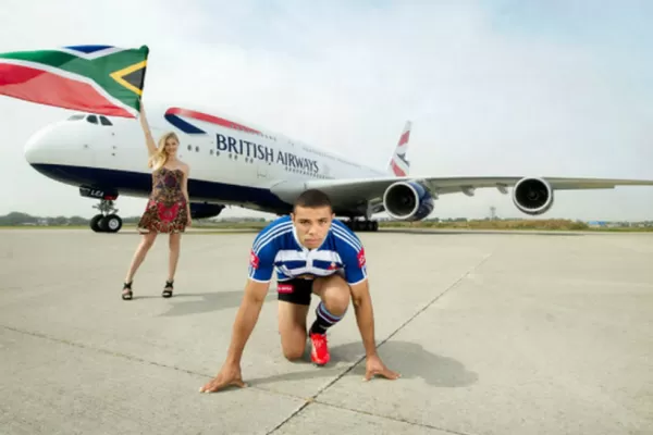 Bryan Habana corre contra un avión