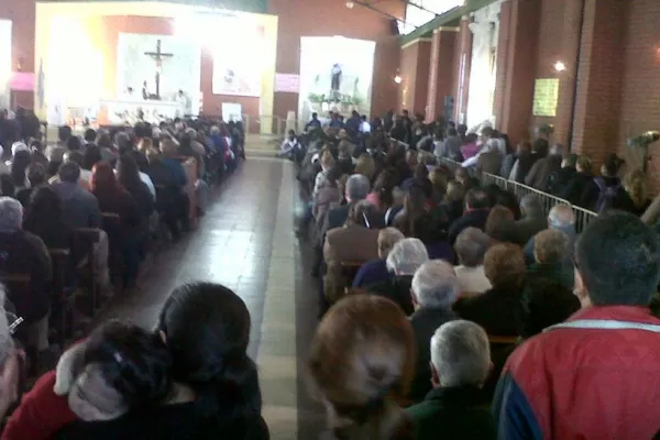 Cientos de personas llegan a agradecer a San Cayetano