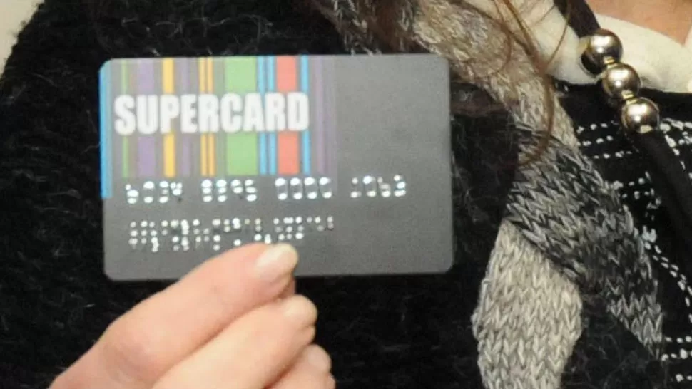 PROPÓSITO. La tarjeta Supercard apunta a fomentar el consumo. FOTO TOMADA DE LAVOZ.COM.AR