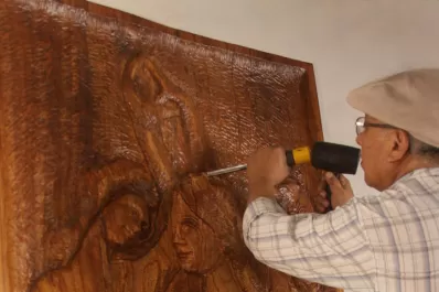 Un escultor que nunca se cansa de aprender