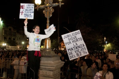 Los tucumanos salieron a la marcha pero no llenaron la plaza