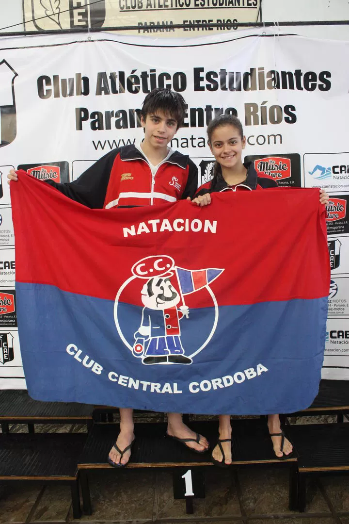 FELICIDAD. Lucas Alurralde y Ayelén Villa se destacaron en el torneo de Paraná. 