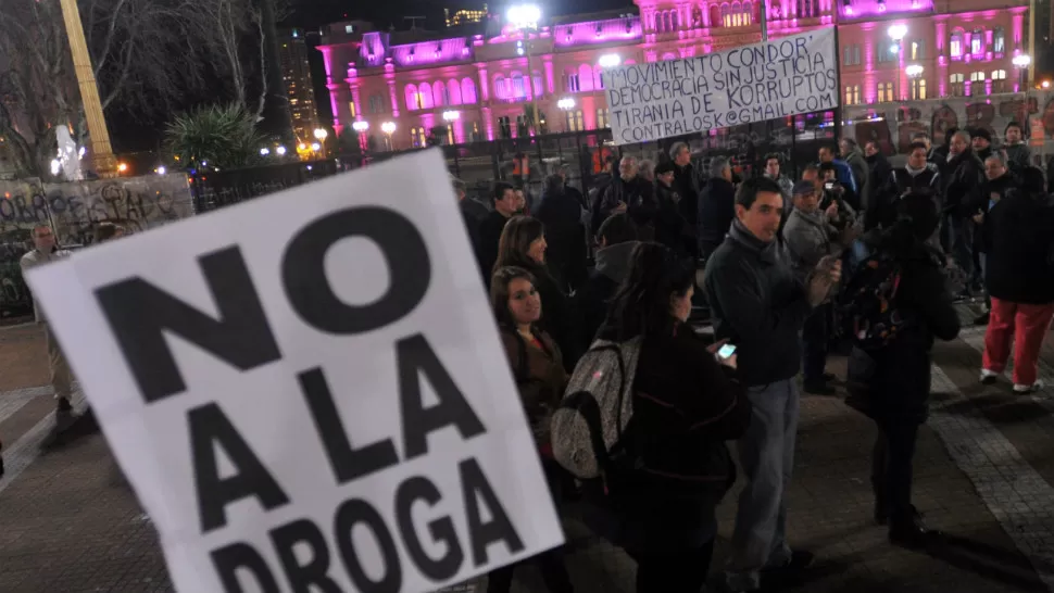 CACEROLAZO EN BUENOS AIRES. Miles de porteños salieron a protestar a la calle por diferentes motivos en contra del gobierno. TELAM