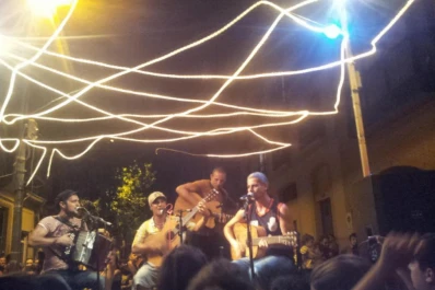 Cachín Selis se fue a España a pasear, y terminó tocando con Manu Chao en Barcelona