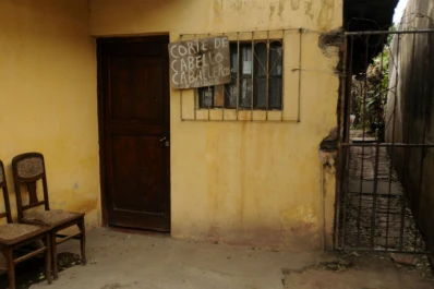 Ataron a una mujer para robar en su casa