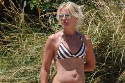 En Europa elogian el cuerpo de Valeria Mazza, que posa en bikini en las playas