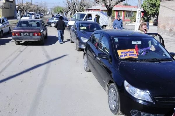 El oficialismo monopolizó el traslado de electores