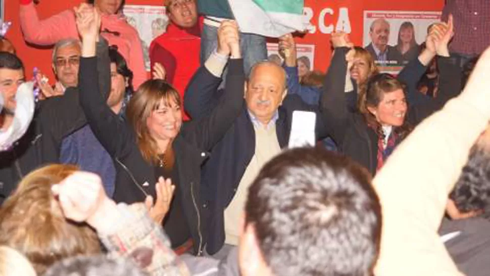 FESTEJOS. El Frente Cívico y Social se impuso por poco más del 1%.  FOTO TOMADA DE ELANCASTI.COM.AR