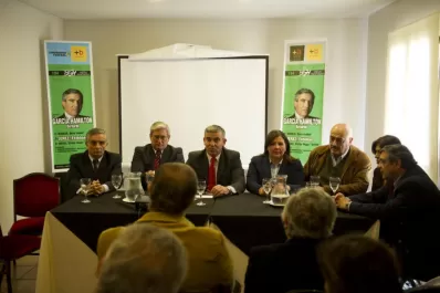 Dos candidatos se van del Frente Renovador