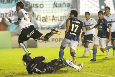 En la agonía del partido, Atlético consiguió el gol y dejó los tres puntos en casa