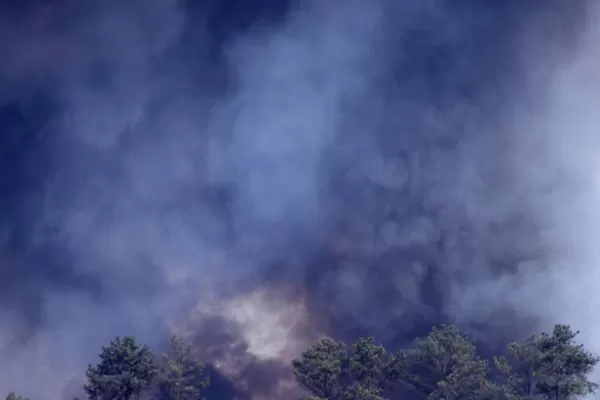 Aprehendieron a dos personas por quemar caña en Macomitas