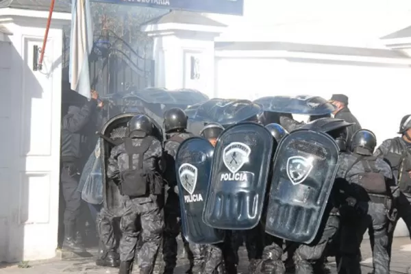 Repudian la represión a docentes en Jujuy