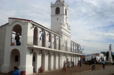 Perdió el control de la moto, cayó al pavimento y murió